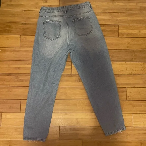 Distressed womens jeans - Picture 2 of 2